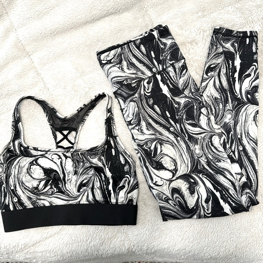 VICTORIA’S SECRET MARBLE PRINT WORKOUT 2 PIECE SET